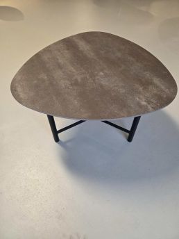 Salontafel HPL blad driehoek 60x60cm hardsteenlook